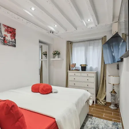 Bel Pres De Notre Dame De Lorette By Weekome Guest house *